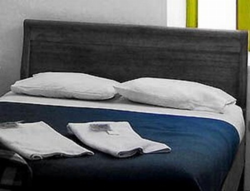 Collins Avenue Hostel image 12