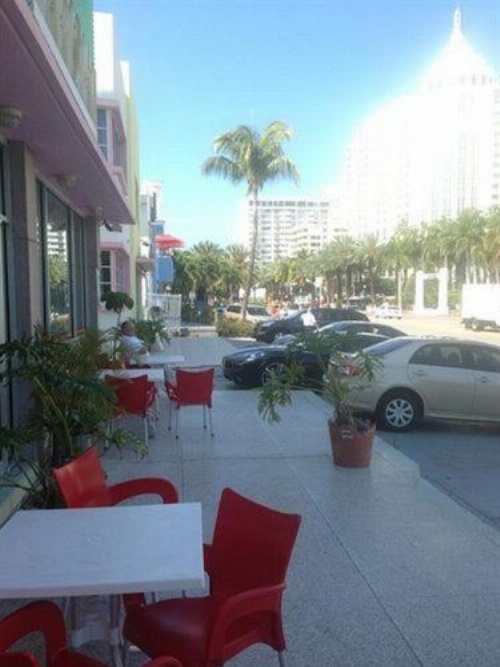 Collins Avenue Hostel image 7
